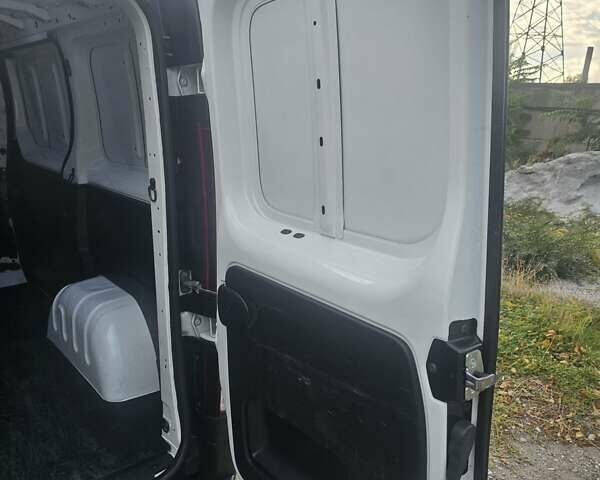 Белый Рено Трафик, объемом двигателя 1.6 л и пробегом 122 тыс. км за 16000 $, фото 20 на Automoto.ua