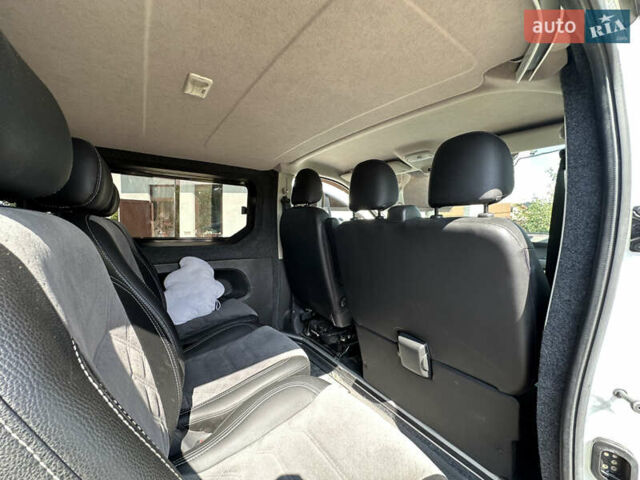 Белый Рено Трафик, объемом двигателя 1.6 л и пробегом 132 тыс. км за 19600 $, фото 5 на Automoto.ua