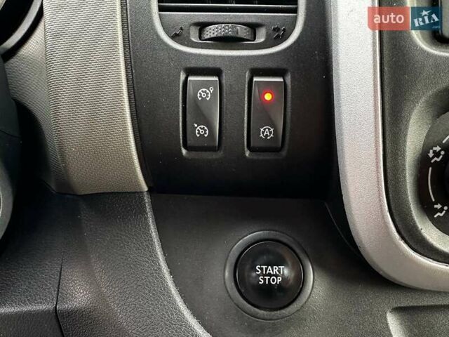 Белый Рено Трафик, объемом двигателя 1.6 л и пробегом 227 тыс. км за 17700 $, фото 28 на Automoto.ua