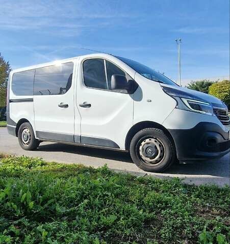 Белый Рено Трафик, объемом двигателя 2 л и пробегом 162 тыс. км за 26000 $, фото 1 на Automoto.ua