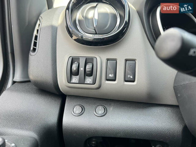 Белый Рено Трафик, объемом двигателя 1.6 л и пробегом 260 тыс. км за 17499 $, фото 11 на Automoto.ua