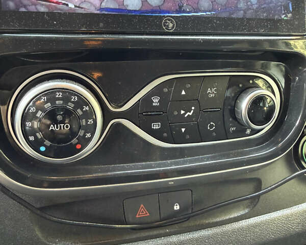 Белый Рено Трафик, объемом двигателя 2 л и пробегом 107 тыс. км за 24500 $, фото 9 на Automoto.ua