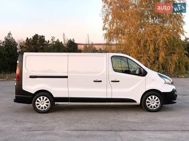 Белый Рено Трафик, объемом двигателя 1.6 л и пробегом 192 тыс. км за 15600 $, фото 5 на Automoto.ua