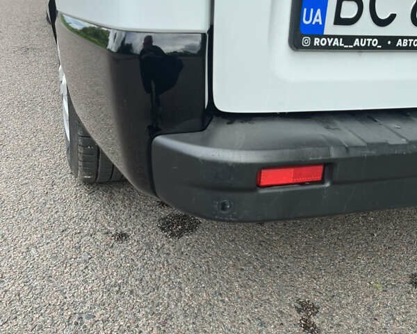 Белый Рено Трафик, объемом двигателя 1.6 л и пробегом 177 тыс. км за 18999 $, фото 12 на Automoto.ua