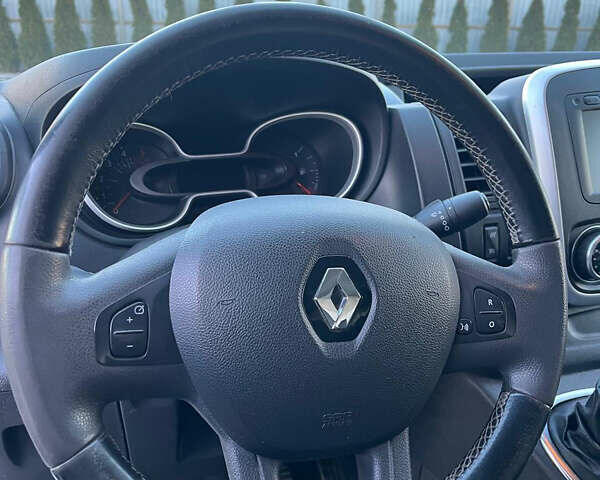 Белый Рено Трафик, объемом двигателя 2 л и пробегом 195 тыс. км за 16800 $, фото 15 на Automoto.ua