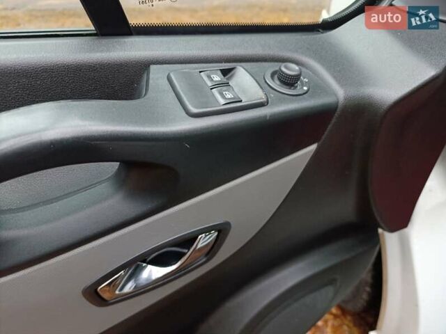 Белый Рено Трафик, объемом двигателя 1.6 л и пробегом 263 тыс. км за 15999 $, фото 15 на Automoto.ua