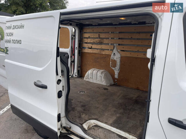 Белый Рено Трафик, объемом двигателя 1.6 л и пробегом 277 тыс. км за 12500 $, фото 8 на Automoto.ua