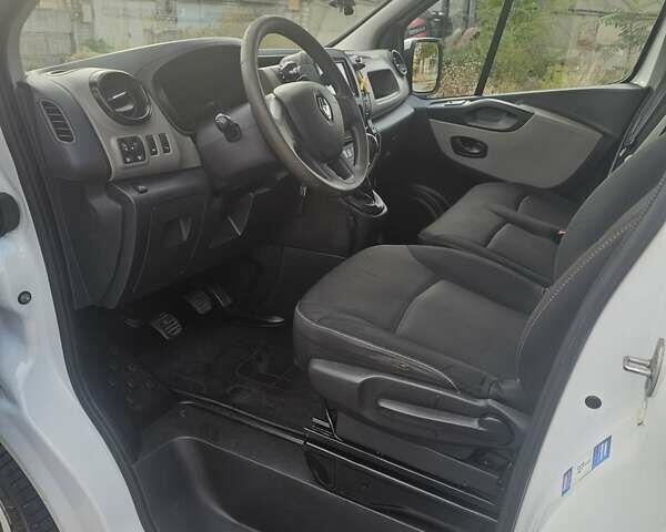 Белый Рено Трафик, объемом двигателя 1.6 л и пробегом 122 тыс. км за 16000 $, фото 4 на Automoto.ua