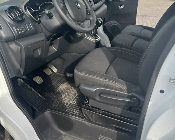 Білий Рено Трафік, об'ємом двигуна 2 л та пробігом 203 тис. км за 28000 $, фото 22 на Automoto.ua