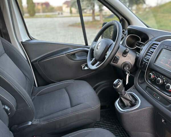 Белый Рено Трафик, объемом двигателя 2 л и пробегом 140 тыс. км за 18700 $, фото 34 на Automoto.ua