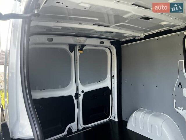 Белый Рено Трафик, объемом двигателя 2 л и пробегом 153 тыс. км за 17300 $, фото 29 на Automoto.ua