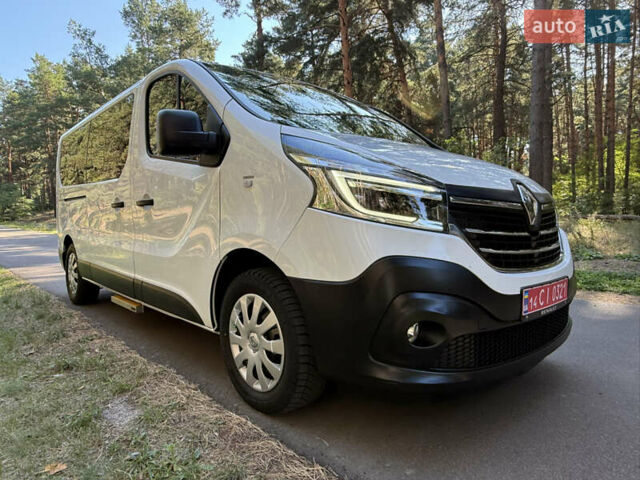 Белый Рено Трафик, объемом двигателя 2 л и пробегом 225 тыс. км за 27800 $, фото 2 на Automoto.ua