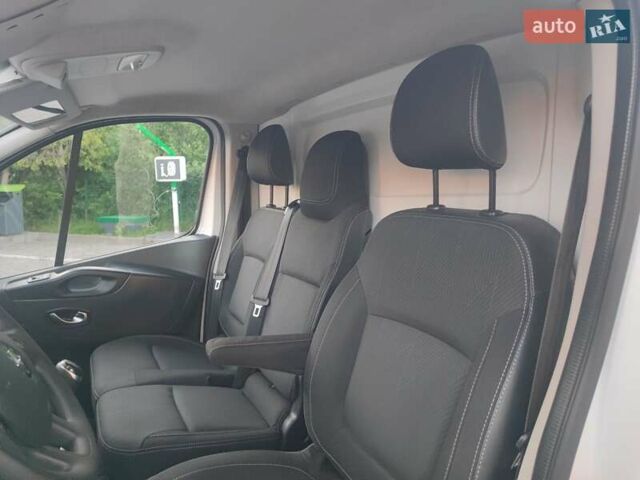 Белый Рено Трафик, объемом двигателя 2 л и пробегом 202 тыс. км за 16200 $, фото 34 на Automoto.ua