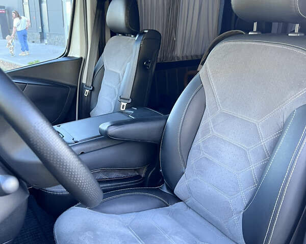 Белый Рено Трафик, объемом двигателя 2 л и пробегом 240 тыс. км за 22350 $, фото 32 на Automoto.ua