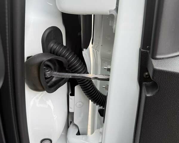 Белый Рено Трафик, объемом двигателя 2 л и пробегом 162 тыс. км за 17900 $, фото 23 на Automoto.ua