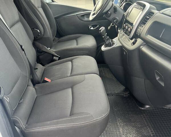 Білий Рено Трафік, об'ємом двигуна 2 л та пробігом 203 тис. км за 28000 $, фото 24 на Automoto.ua