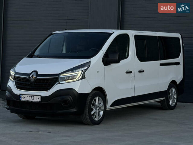 Белый Рено Трафик, объемом двигателя 2 л и пробегом 250 тыс. км за 20999 $, фото 1 на Automoto.ua