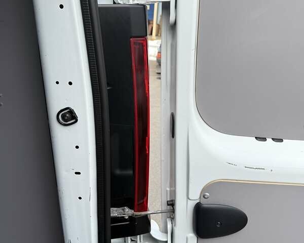 Белый Рено Трафик, объемом двигателя 2 л и пробегом 162 тыс. км за 17900 $, фото 15 на Automoto.ua