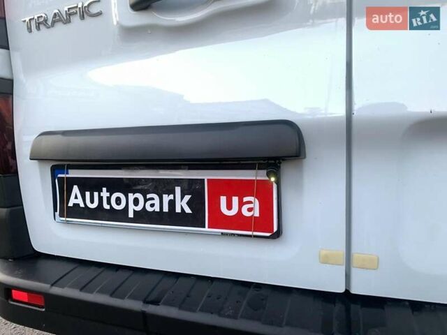 Белый Рено Трафик, объемом двигателя 2 л и пробегом 207 тыс. км за 18790 $, фото 19 на Automoto.ua