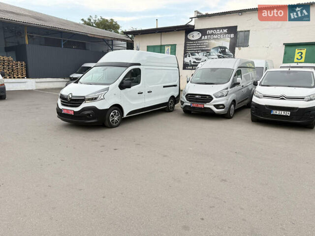 Белый Рено Трафик, объемом двигателя 2 л и пробегом 242 тыс. км за 17500 $, фото 3 на Automoto.ua