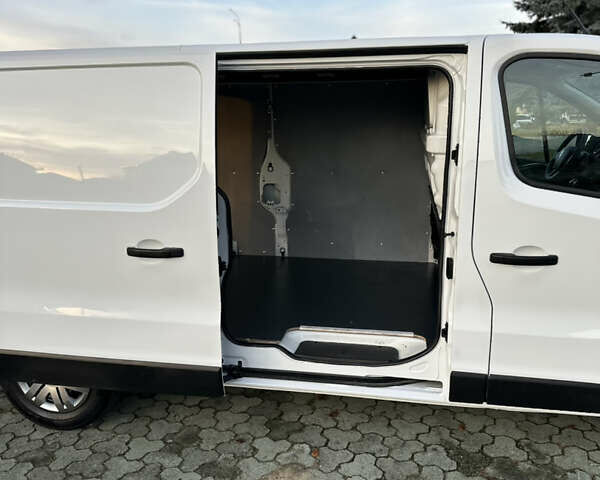 Белый Рено Трафик, объемом двигателя 2 л и пробегом 140 тыс. км за 18700 $, фото 15 на Automoto.ua