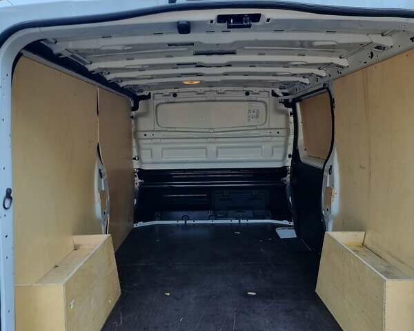 Белый Рено Трафик, объемом двигателя 2 л и пробегом 72 тыс. км за 17900 $, фото 19 на Automoto.ua