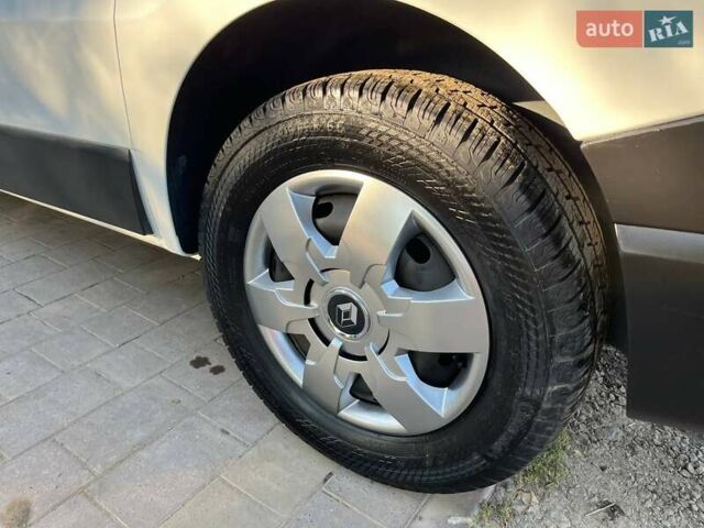 Белый Рено Трафик, объемом двигателя 2 л и пробегом 264 тыс. км за 15900 $, фото 22 на Automoto.ua