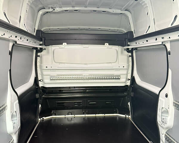 Белый Рено Трафик, объемом двигателя 2 л и пробегом 242 тыс. км за 17500 $, фото 11 на Automoto.ua