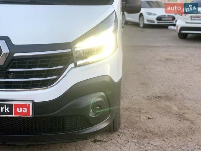 Белый Рено Трафик, объемом двигателя 2 л и пробегом 207 тыс. км за 18790 $, фото 25 на Automoto.ua
