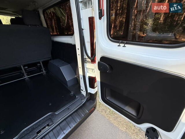 Белый Рено Трафик, объемом двигателя 2 л и пробегом 225 тыс. км за 27800 $, фото 44 на Automoto.ua