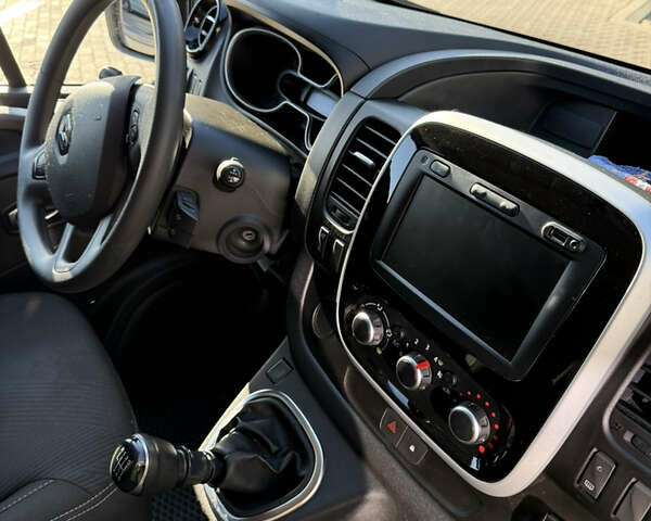 Білий Рено Трафік, об'ємом двигуна 2 л та пробігом 120 тис. км за 19400 $, фото 47 на Automoto.ua