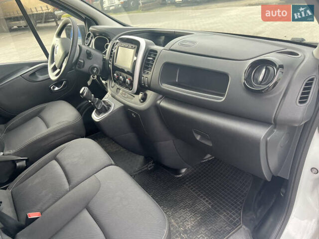 Білий Рено Трафік, об'ємом двигуна 2 л та пробігом 203 тис. км за 28000 $, фото 25 на Automoto.ua