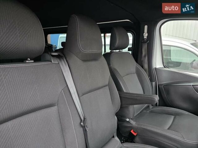 Белый Рено Трафик, объемом двигателя 2 л и пробегом 177 тыс. км за 24500 $, фото 23 на Automoto.ua