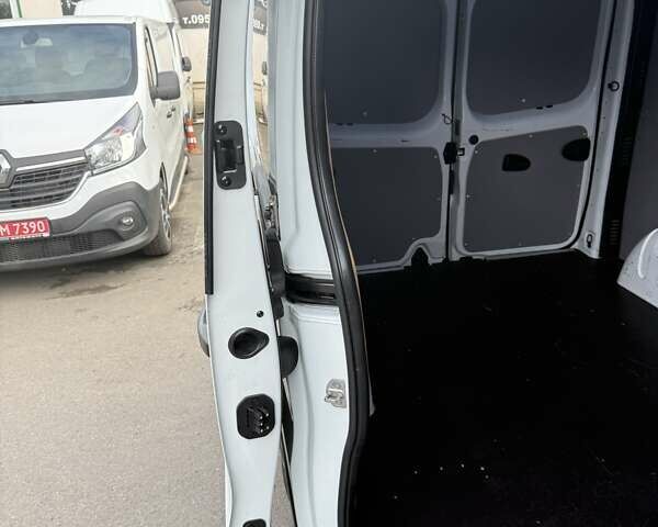 Белый Рено Трафик, объемом двигателя 2 л и пробегом 162 тыс. км за 17900 $, фото 22 на Automoto.ua