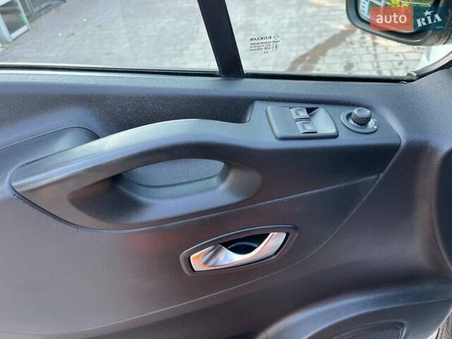 Белый Рено Трафик, объемом двигателя 2 л и пробегом 264 тыс. км за 15900 $, фото 17 на Automoto.ua