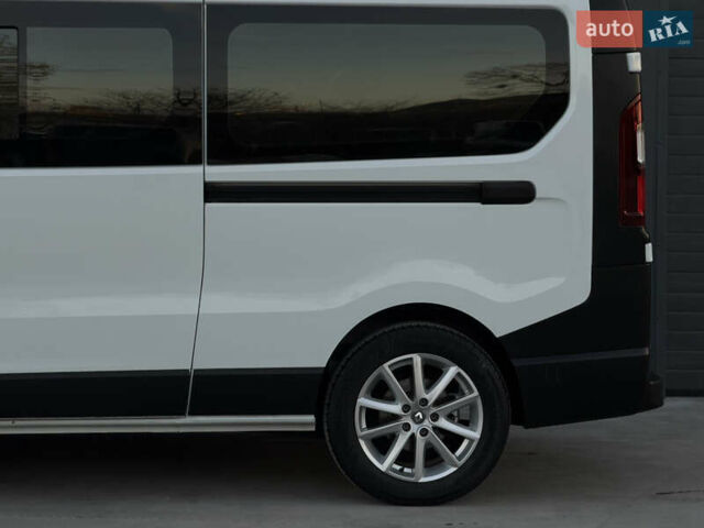 Белый Рено Трафик, объемом двигателя 2 л и пробегом 250 тыс. км за 20999 $, фото 59 на Automoto.ua