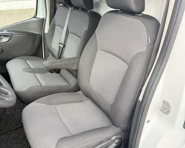 Белый Рено Трафик, объемом двигателя 2 л и пробегом 162 тыс. км за 17900 $, фото 31 на Automoto.ua