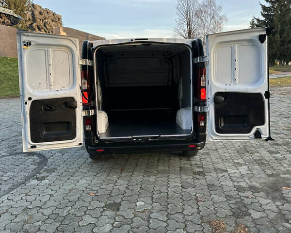 Белый Рено Трафик, объемом двигателя 2 л и пробегом 140 тыс. км за 18700 $, фото 11 на Automoto.ua