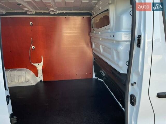 Белый Рено Трафик, объемом двигателя 2 л и пробегом 264 тыс. км за 15900 $, фото 20 на Automoto.ua