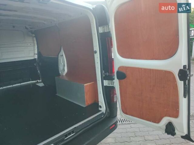 Белый Рено Трафик, объемом двигателя 2 л и пробегом 202 тыс. км за 16200 $, фото 51 на Automoto.ua