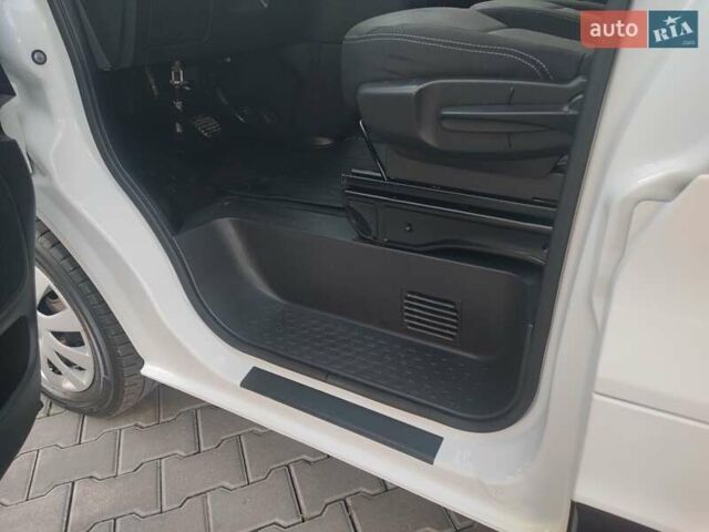 Белый Рено Трафик, объемом двигателя 2 л и пробегом 202 тыс. км за 16200 $, фото 22 на Automoto.ua