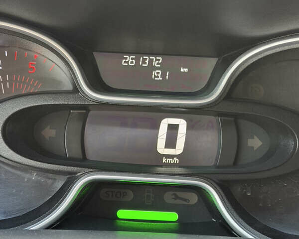 Белый Рено Трафик, объемом двигателя 2 л и пробегом 261 тыс. км за 22000 $, фото 60 на Automoto.ua