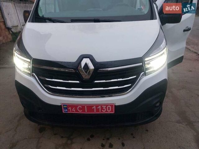 Білий Рено Трафік, об'ємом двигуна 2 л та пробігом 68 тис. км за 25500 $, фото 1 на Automoto.ua