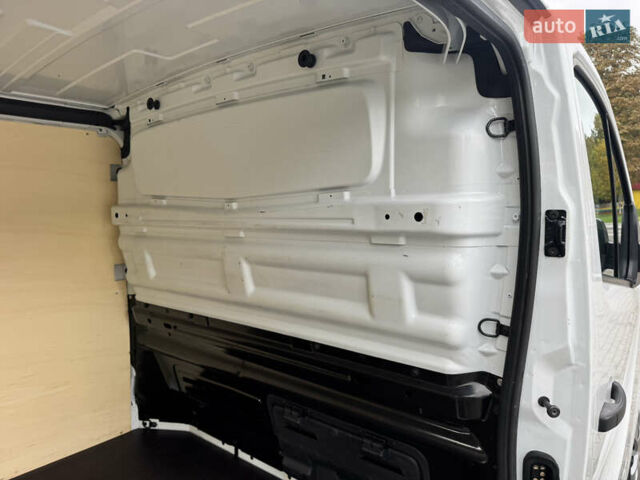 Белый Рено Трафик, объемом двигателя 2 л и пробегом 143 тыс. км за 16700 $, фото 20 на Automoto.ua