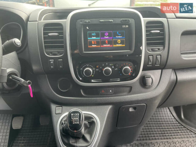 Білий Рено Трафік, об'ємом двигуна 2 л та пробігом 203 тис. км за 28000 $, фото 30 на Automoto.ua