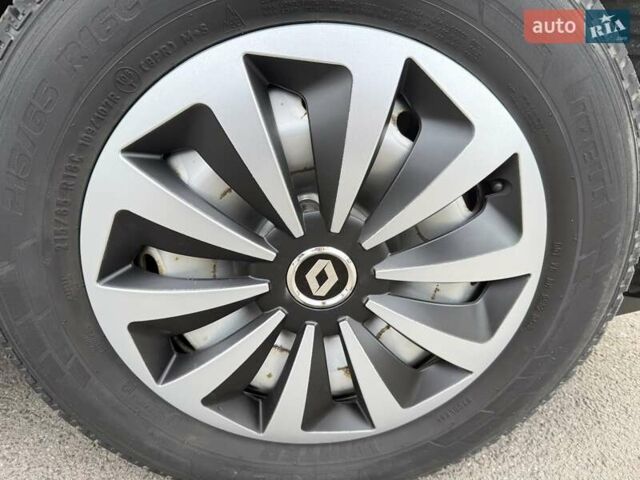 Белый Рено Трафик, объемом двигателя 2 л и пробегом 162 тыс. км за 17900 $, фото 43 на Automoto.ua