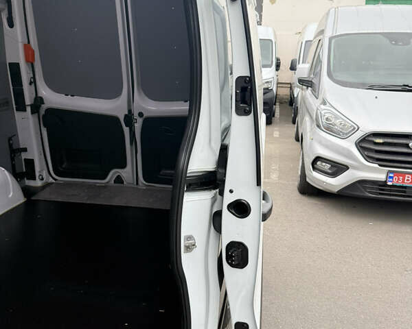 Белый Рено Трафик, объемом двигателя 2 л и пробегом 242 тыс. км за 17500 $, фото 27 на Automoto.ua