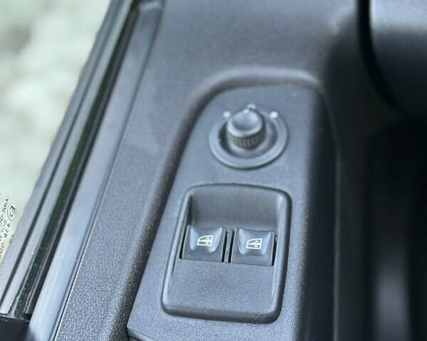 Белый Рено Трафик, объемом двигателя 2 л и пробегом 140 тыс. км за 18700 $, фото 29 на Automoto.ua