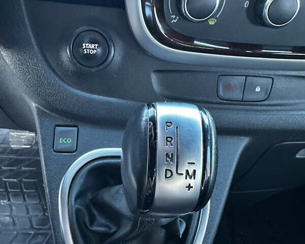 Білий Рено Трафік, об'ємом двигуна 2 л та пробігом 230 тис. км за 25500 $, фото 48 на Automoto.ua