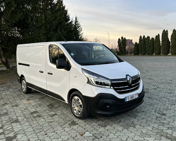 Белый Рено Трафик, объемом двигателя 2 л и пробегом 140 тыс. км за 18700 $, фото 3 на Automoto.ua